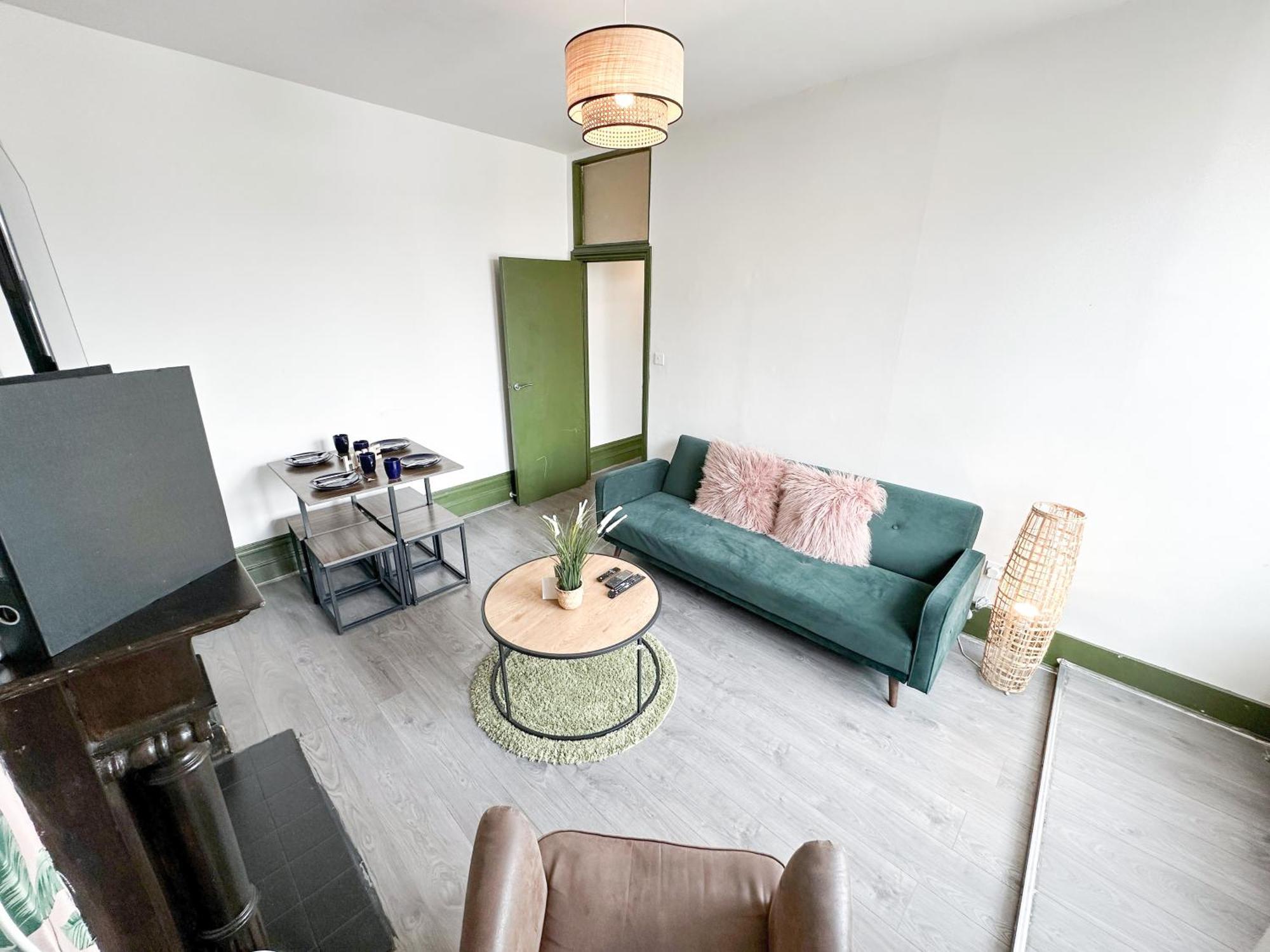 Lovely 2-bedroom Flat With Indoor Fireplace In Shepherds Bush, Near White Apartment *