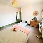 Lovely 2-Bedroom Flat With Indoor Fireplace In Shepherds Bush, Near White City
