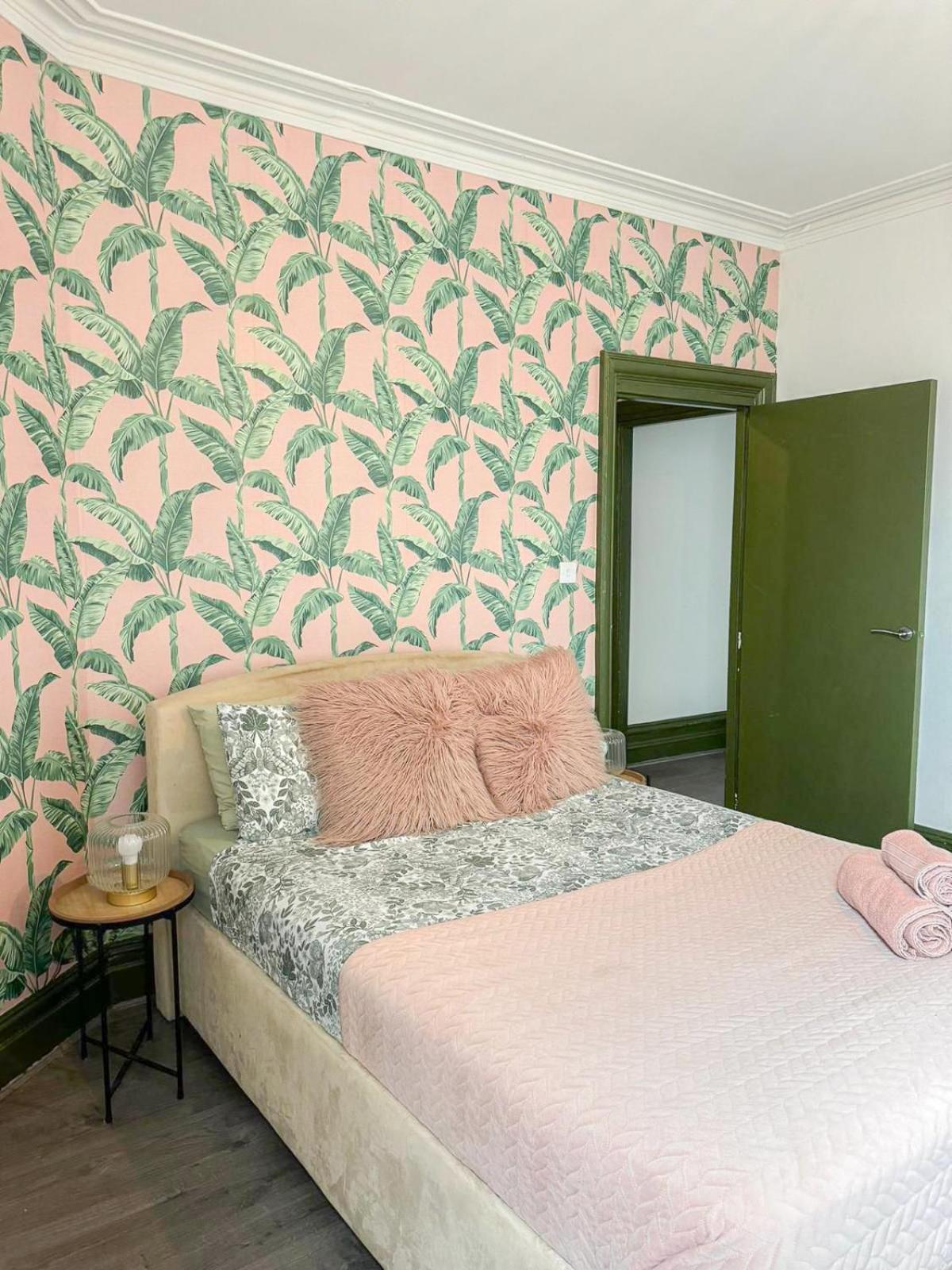 Appartamento Lovely 2-bedroom Flat With Indoor Fireplace In Shepherds Bush, Near White Londra