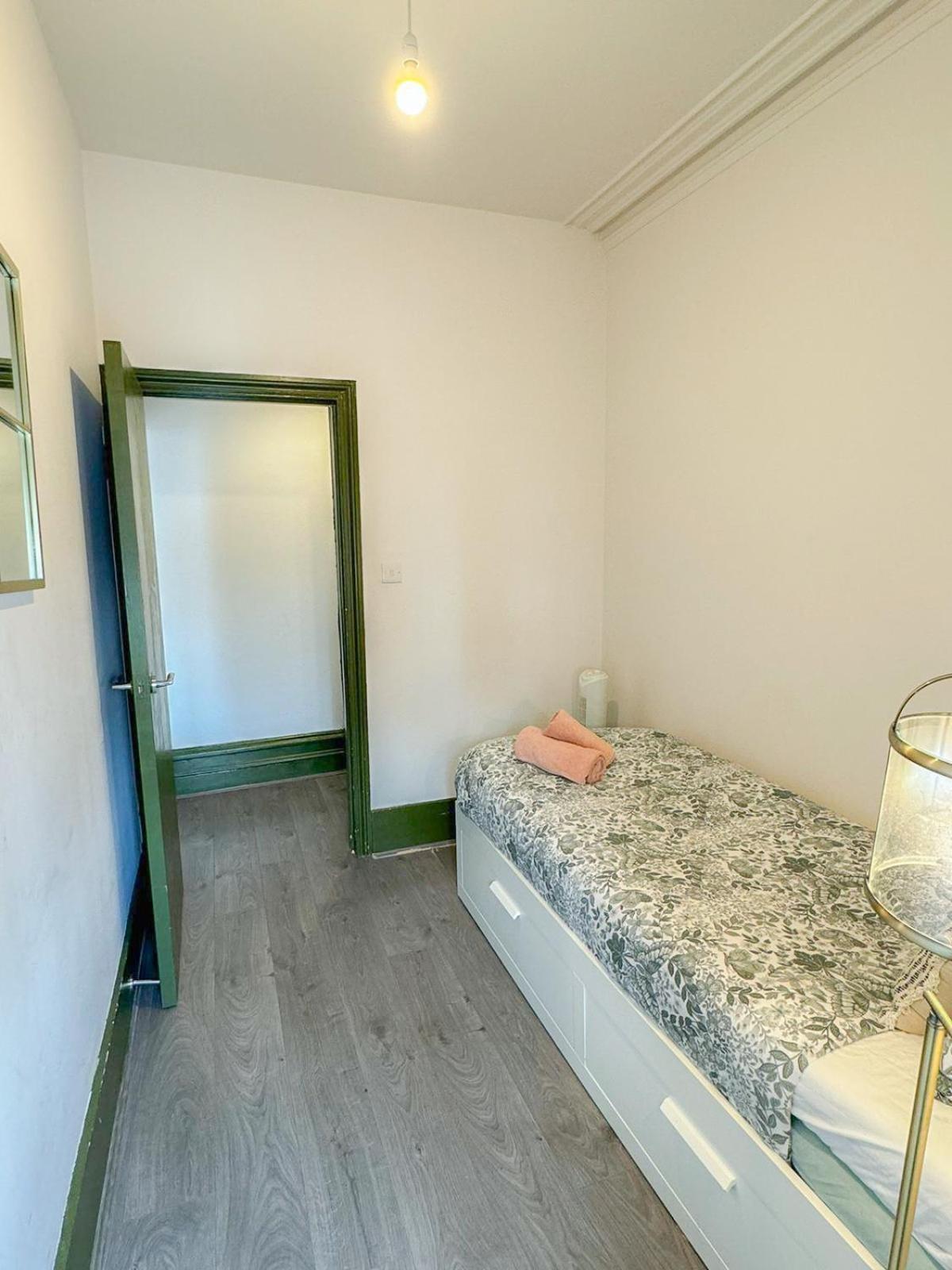 Lovely 2-bedroom Flat With Indoor Fireplace In Shepherds Bush, Near White Londra