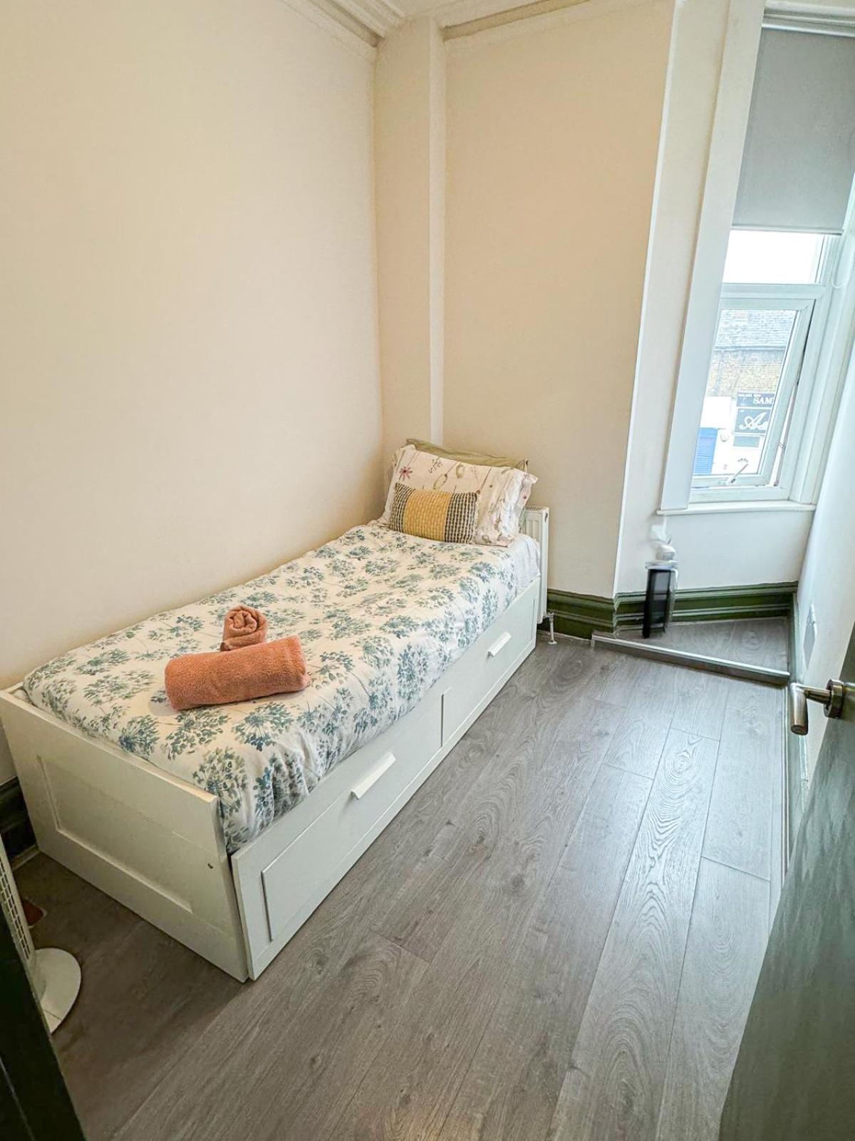 Appartamento Lovely 2-bedroom Flat With Indoor Fireplace In Shepherds Bush, Near White Londra