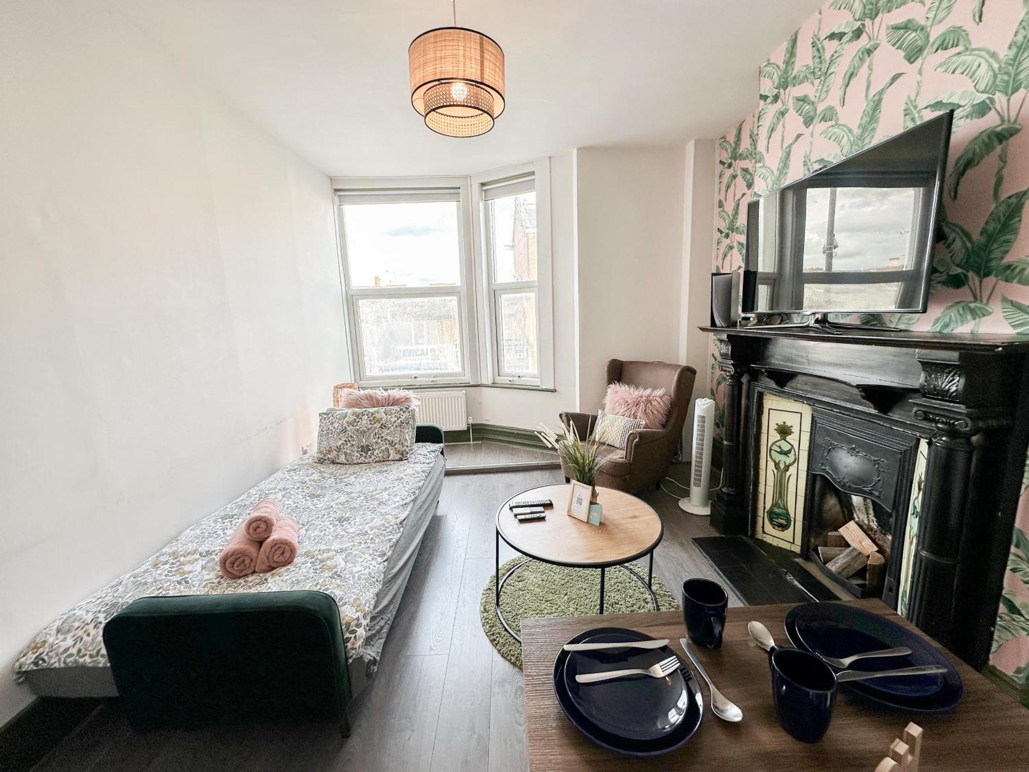 Lovely 2-bedroom Flat With Indoor Fireplace In Shepherds Bush, Near White Appartamento *