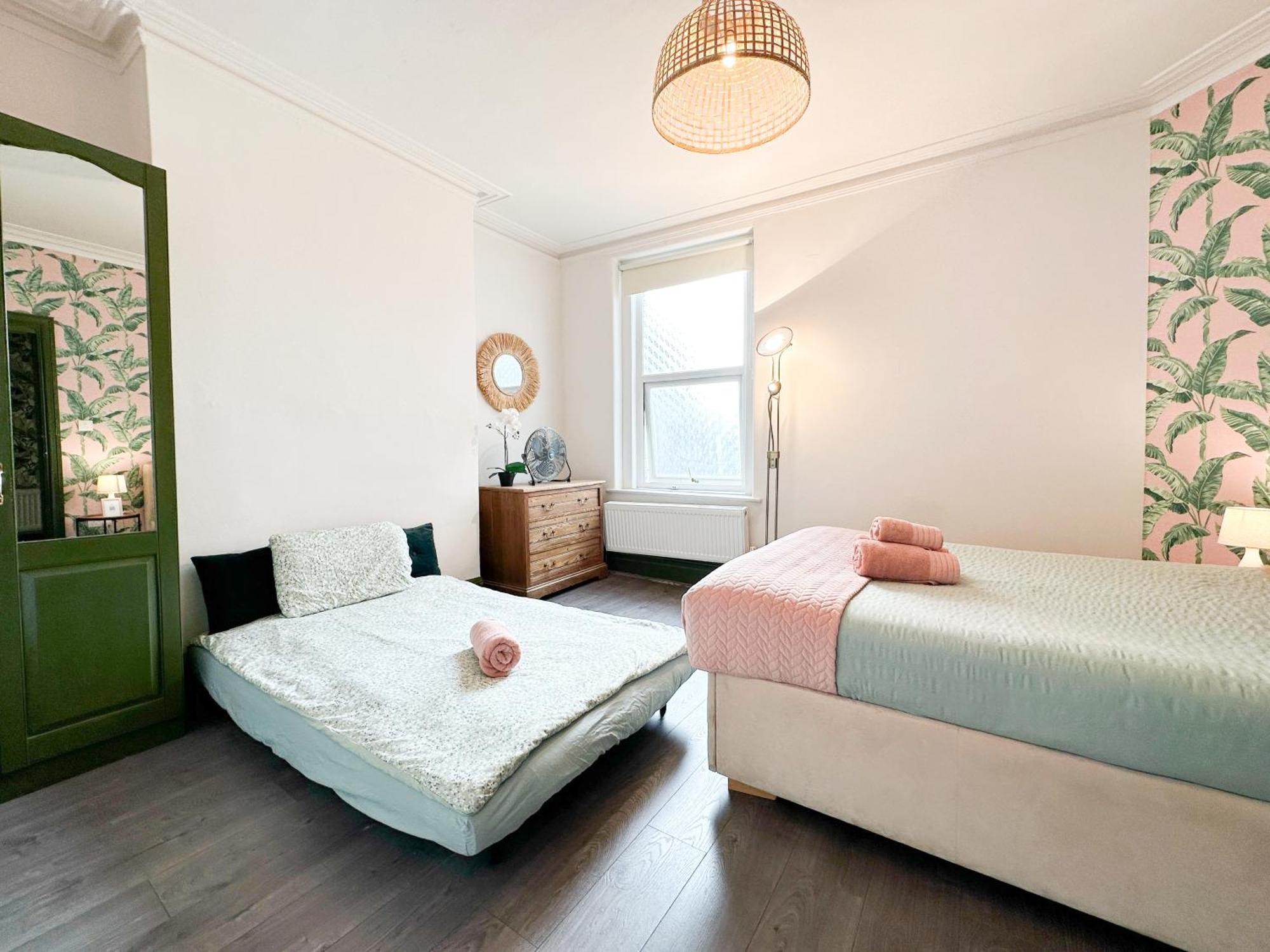 Appartamento Lovely 2-bedroom Flat With Indoor Fireplace In Shepherds Bush, Near White Londra