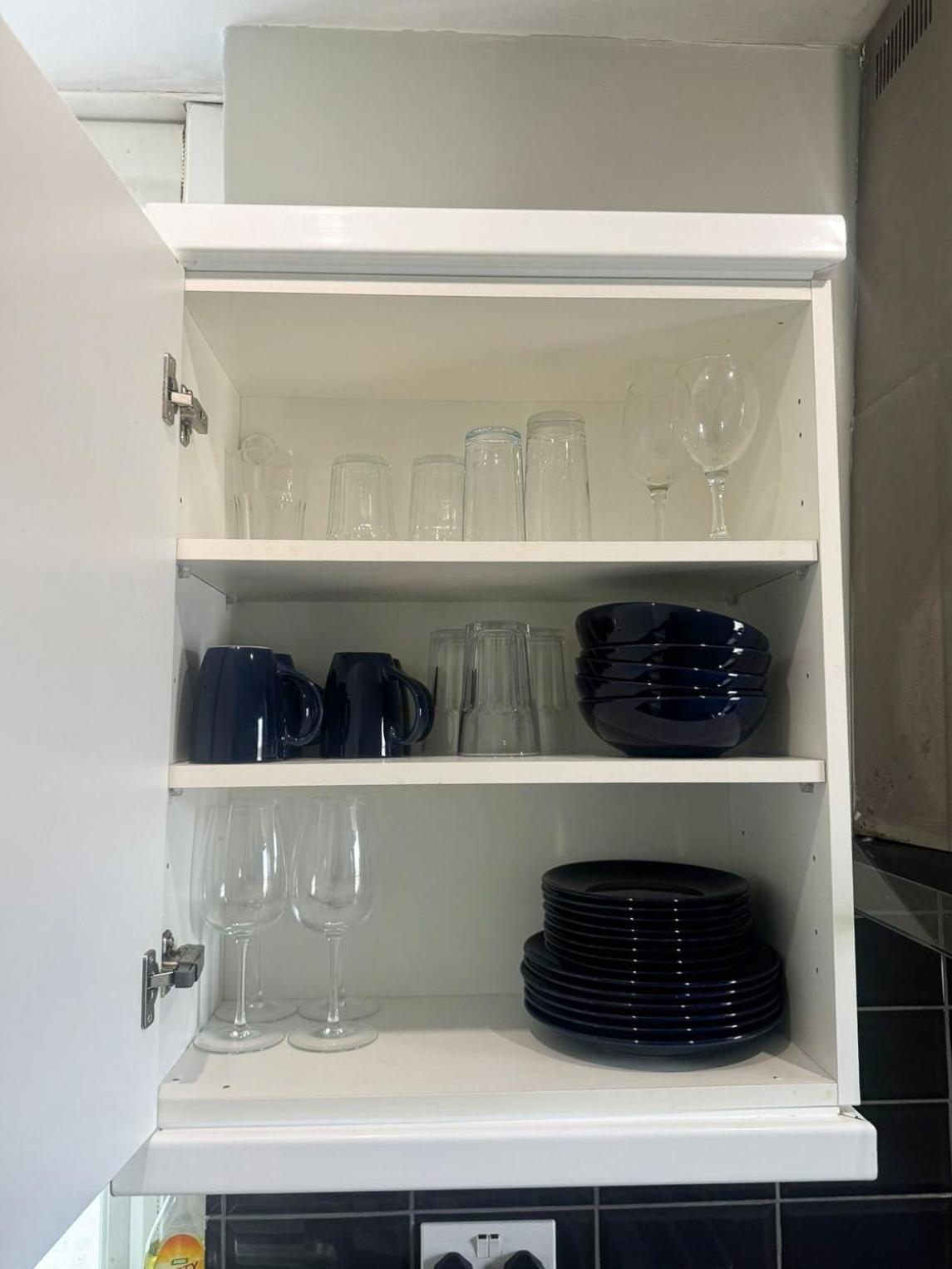 Lovely 2-bedroom Flat With Indoor Fireplace In Shepherds Bush, Near White Appartamento