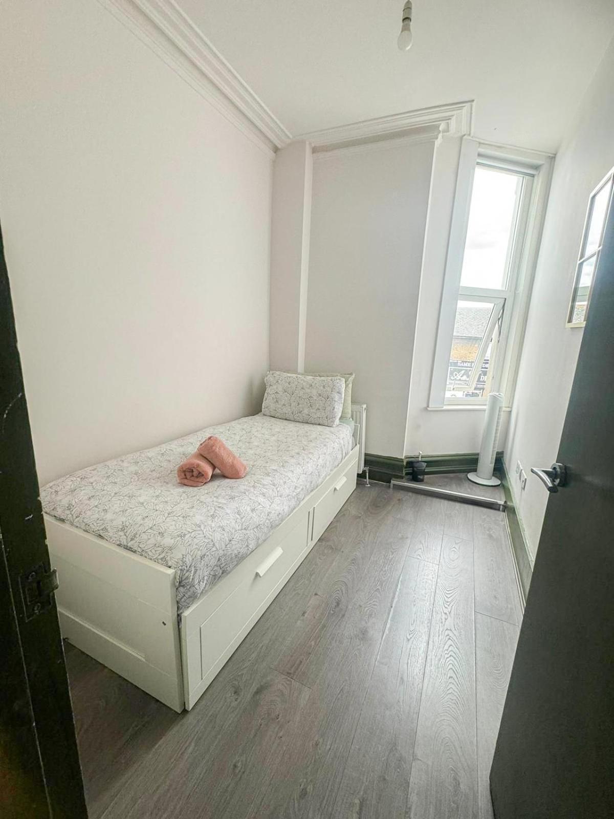 Lovely 2-bedroom Flat With Indoor Fireplace In Shepherds Bush, Near White Appartamento *
