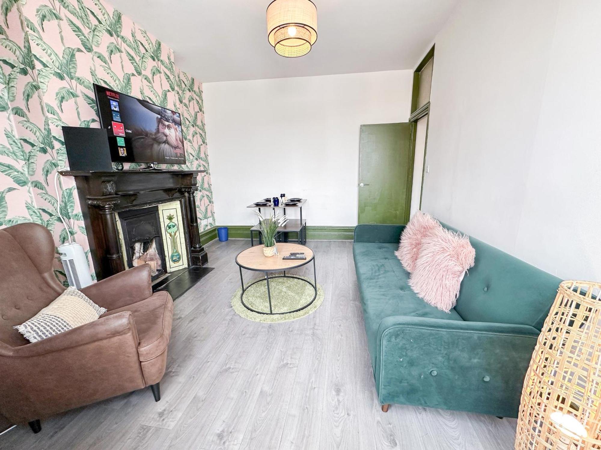 Lovely 2-bedroom Flat With Indoor Fireplace In Shepherds Bush, Near White Appartamento Londra