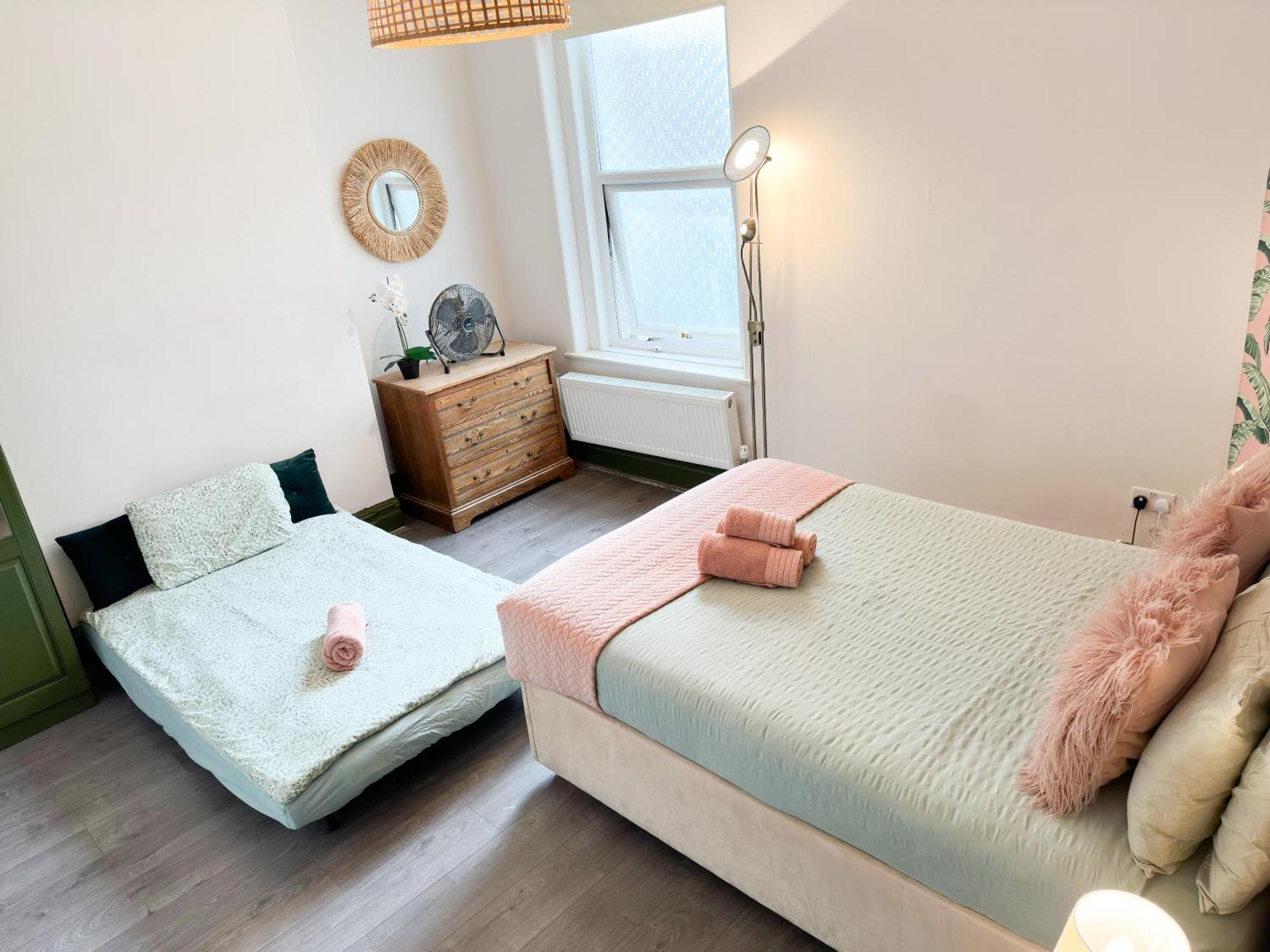 Lovely 2-bedroom Flat With Indoor Fireplace In Shepherds Bush, Near White * Londra