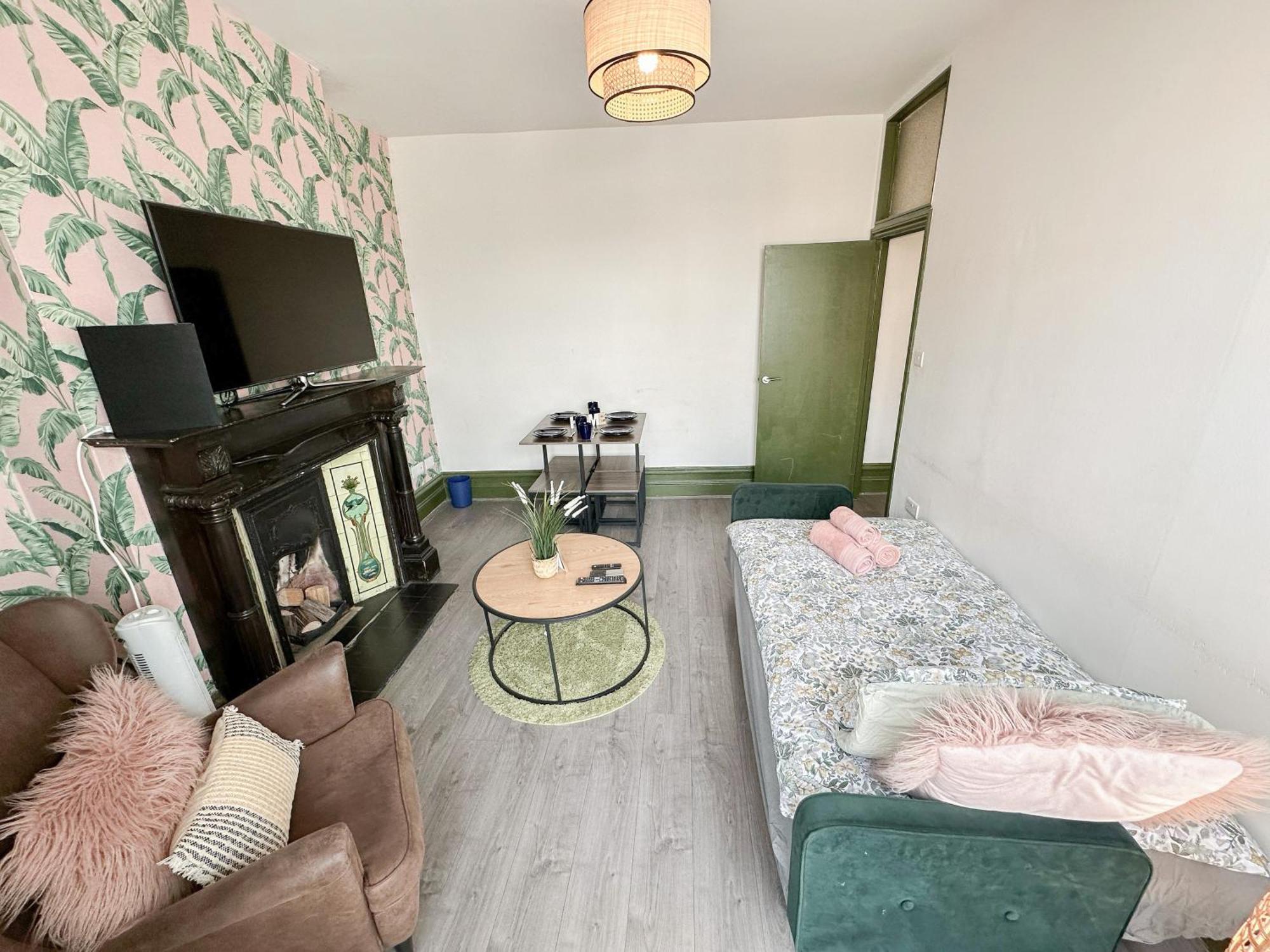 Lovely 2-bedroom Flat With Indoor Fireplace In Shepherds Bush, Near White Londra
