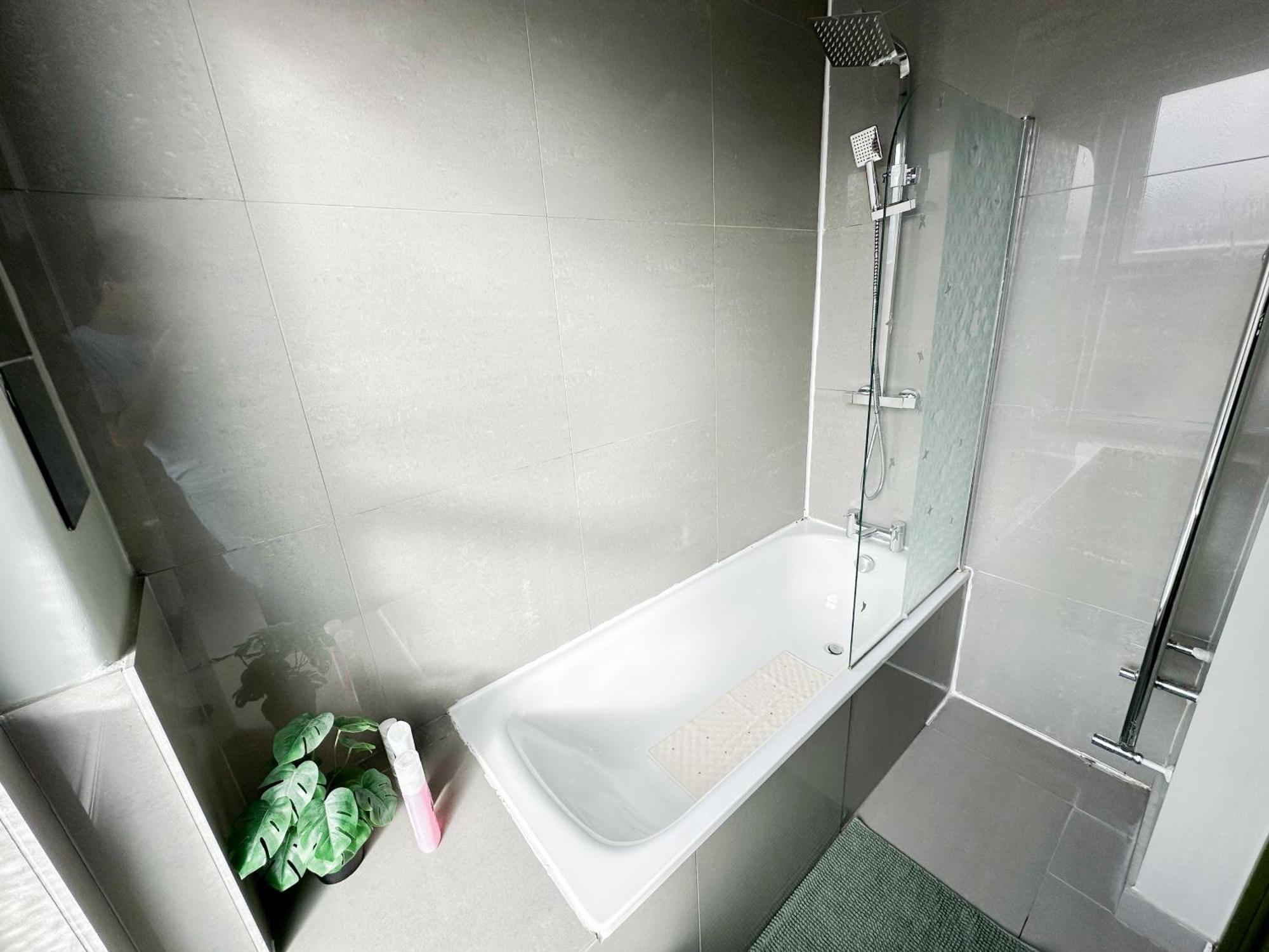 Lovely 2-bedroom Flat With Indoor Fireplace In Shepherds Bush, Near White Appartamento *