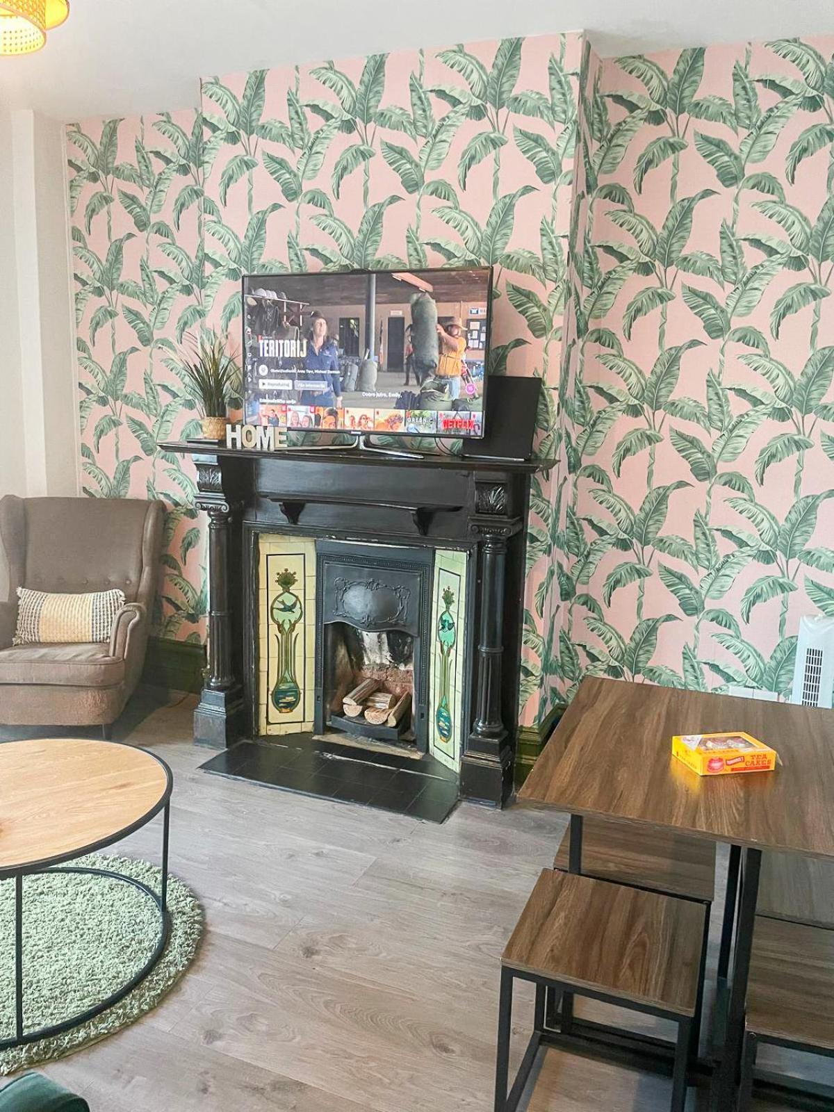 Lovely 2-bedroom Flat With Indoor Fireplace In Shepherds Bush, Near White Londra