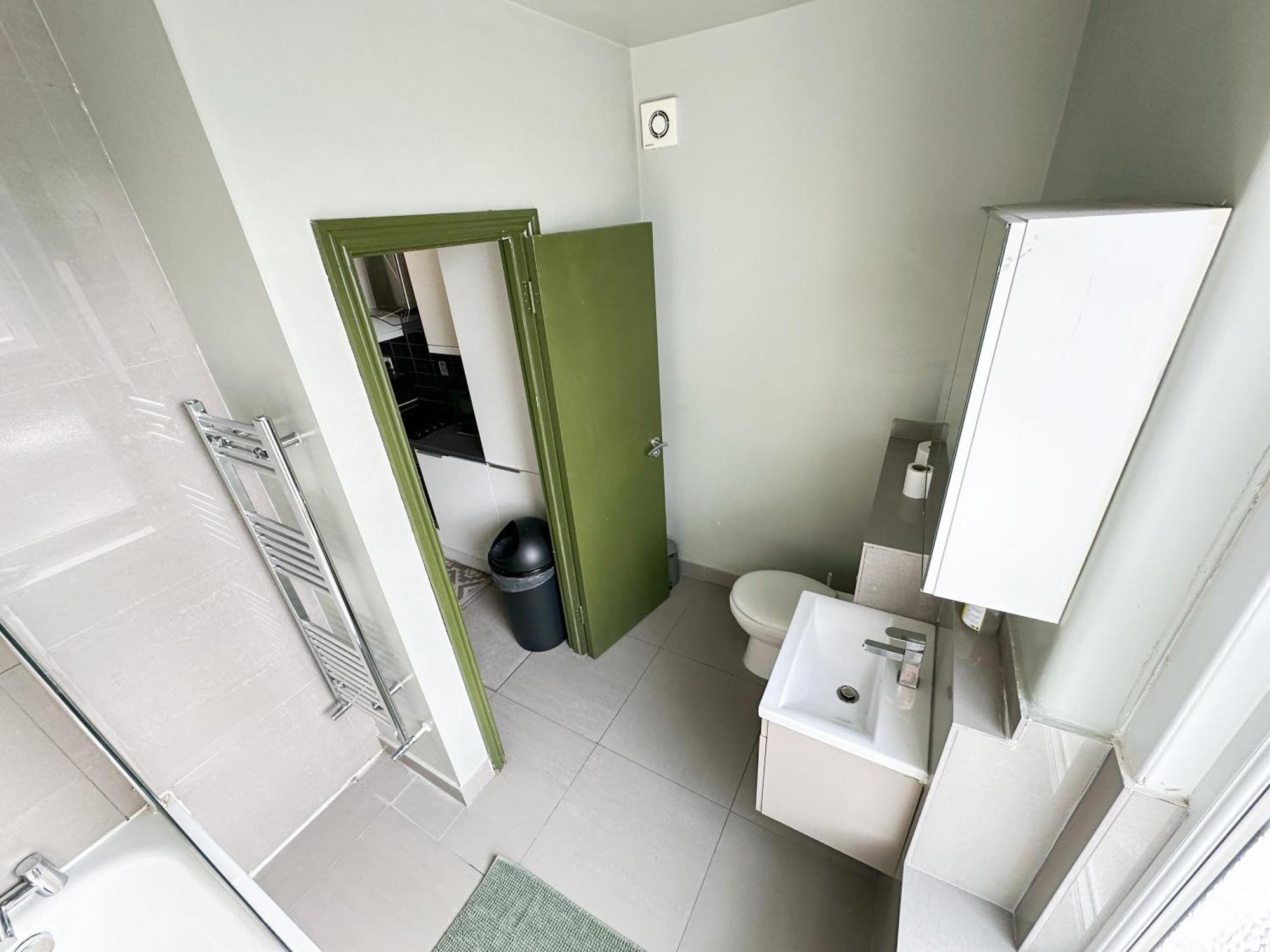 Lovely 2-bedroom Flat With Indoor Fireplace In Shepherds Bush, Near White Appartamento Londra