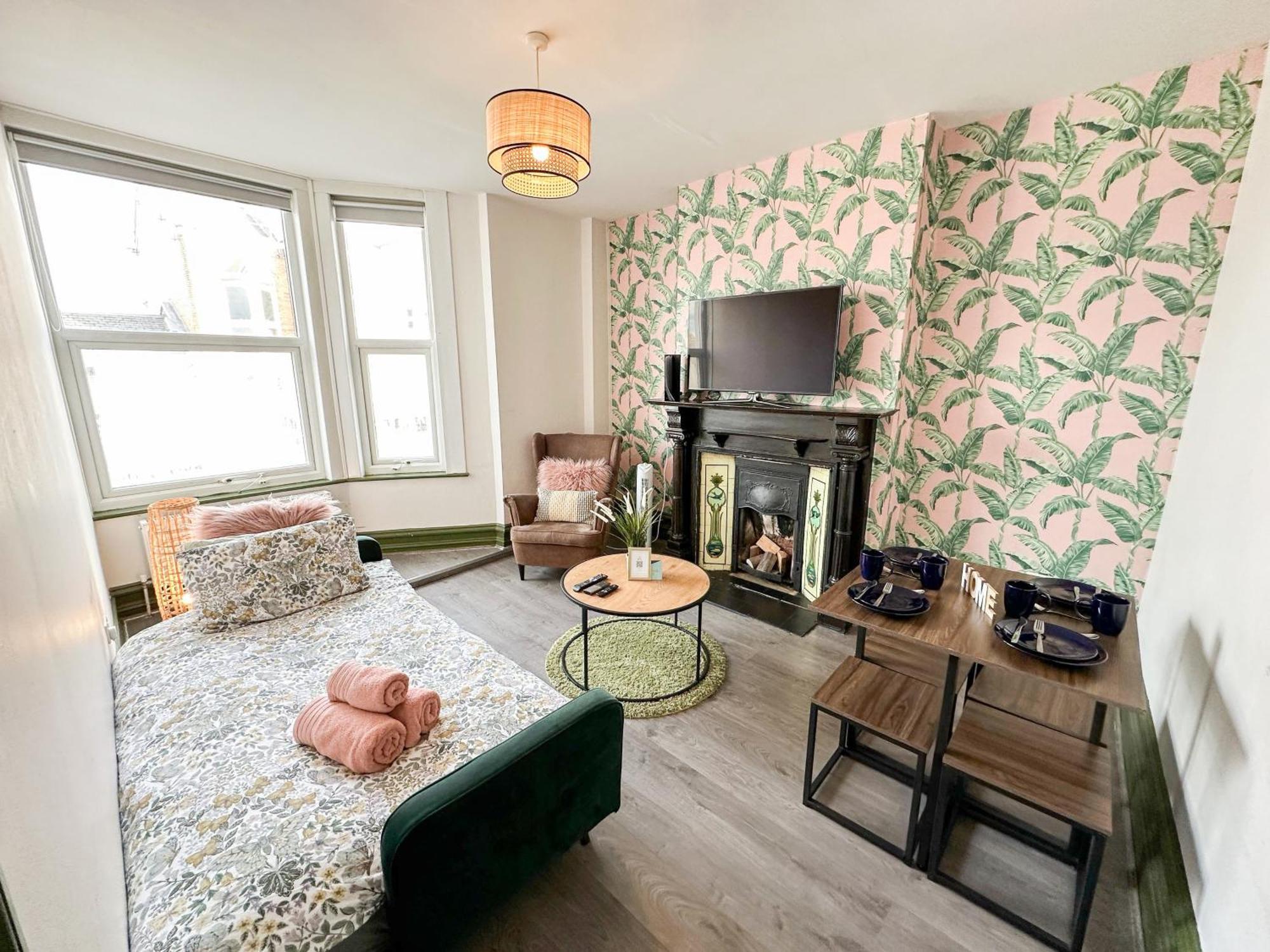 Appartamento Lovely 2-bedroom Flat With Indoor Fireplace In Shepherds Bush, Near White Londra